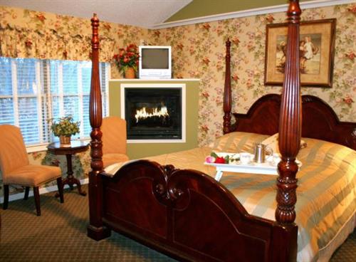 Room 4 - King Bed with Jacuzzi and Fireplace